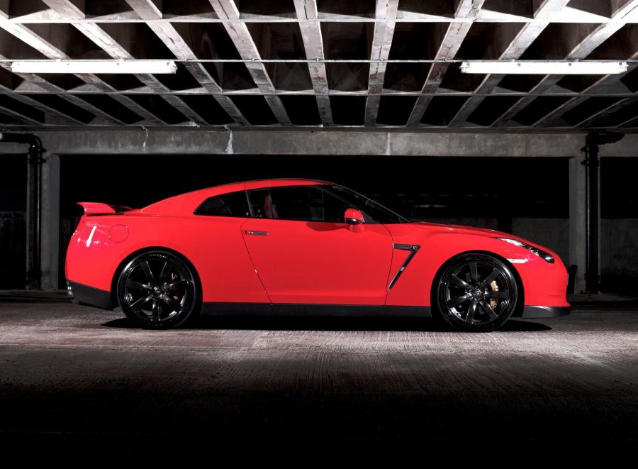  Nissan GT-R 2008 года  (UK) (фото 6 из 9)
